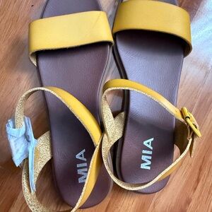 MIA Women's Yellow Strap Sandals in 6.5W